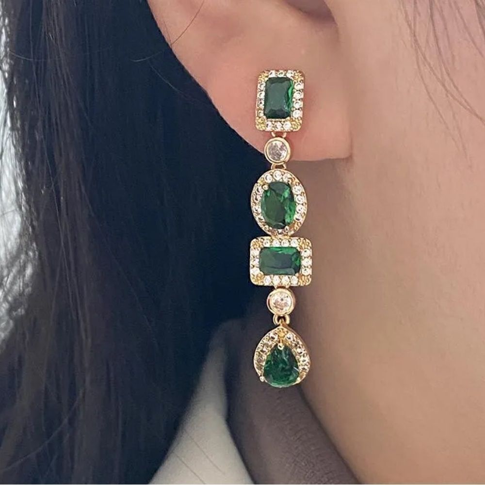 Green drop earrings N349